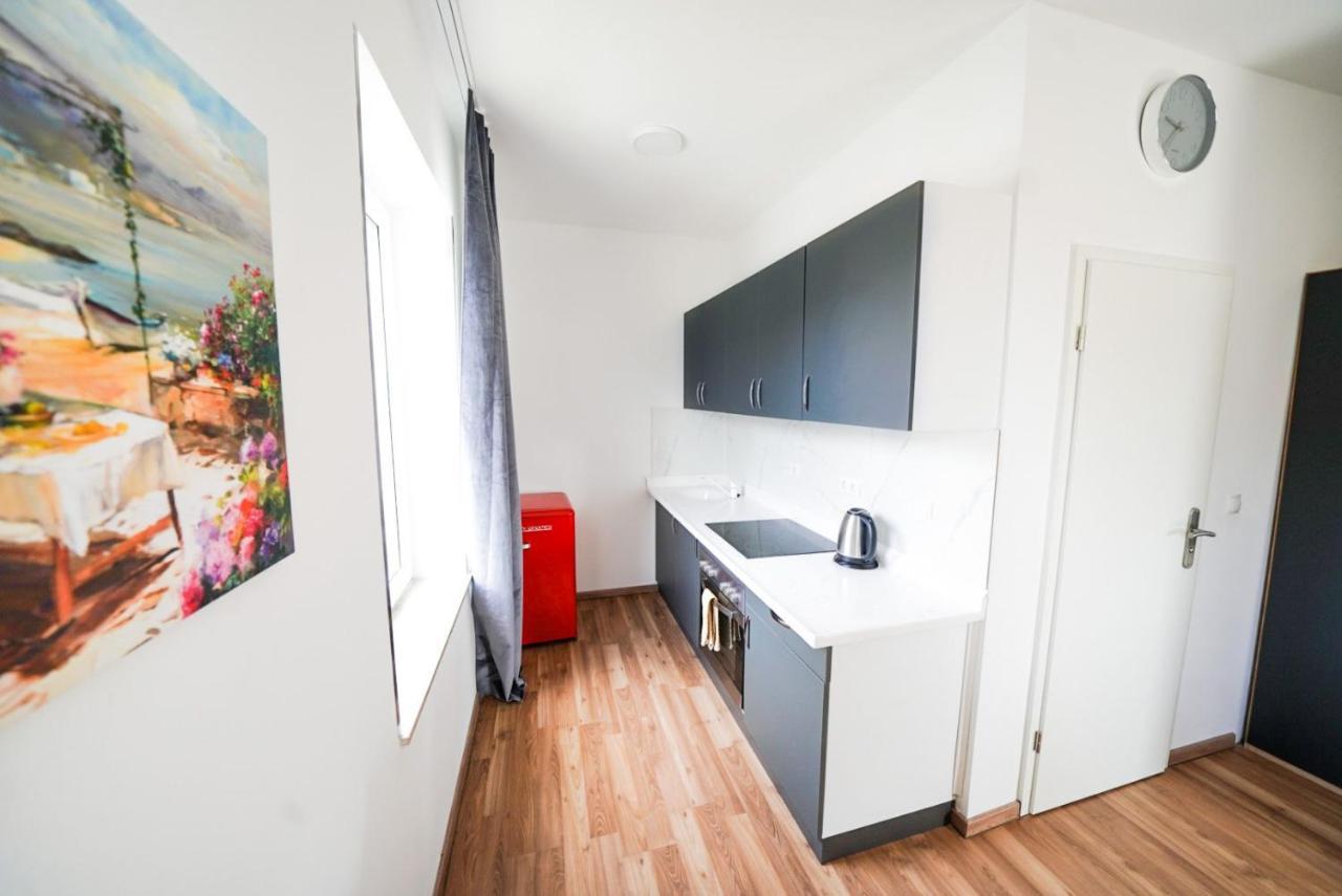 Hotel Zur Alten Stadtkellerei ライプツィヒ エクステリア 写真 A typical kitchen in a student apartment