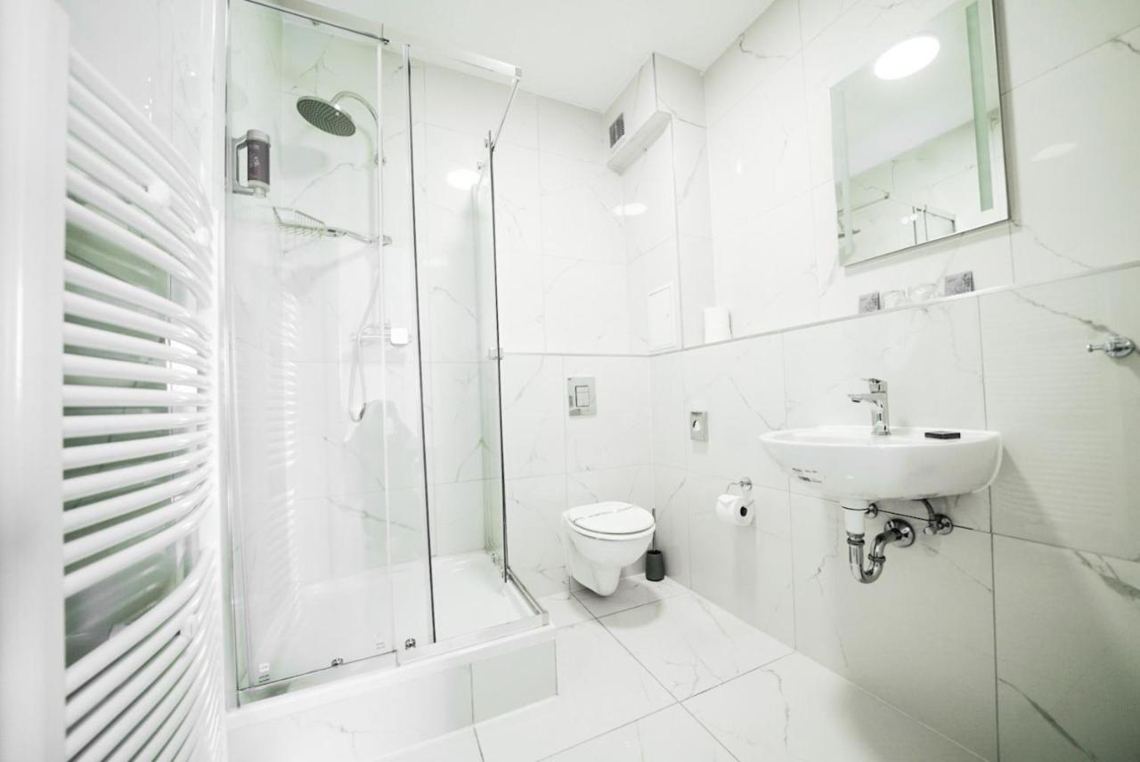 Hotel Zur Alten Stadtkellerei ライプツィヒ エクステリア 写真 A modern bathroom