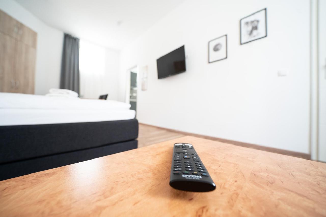 Hotel Zur Alten Stadtkellerei ライプツィヒ エクステリア 写真 A television remote control