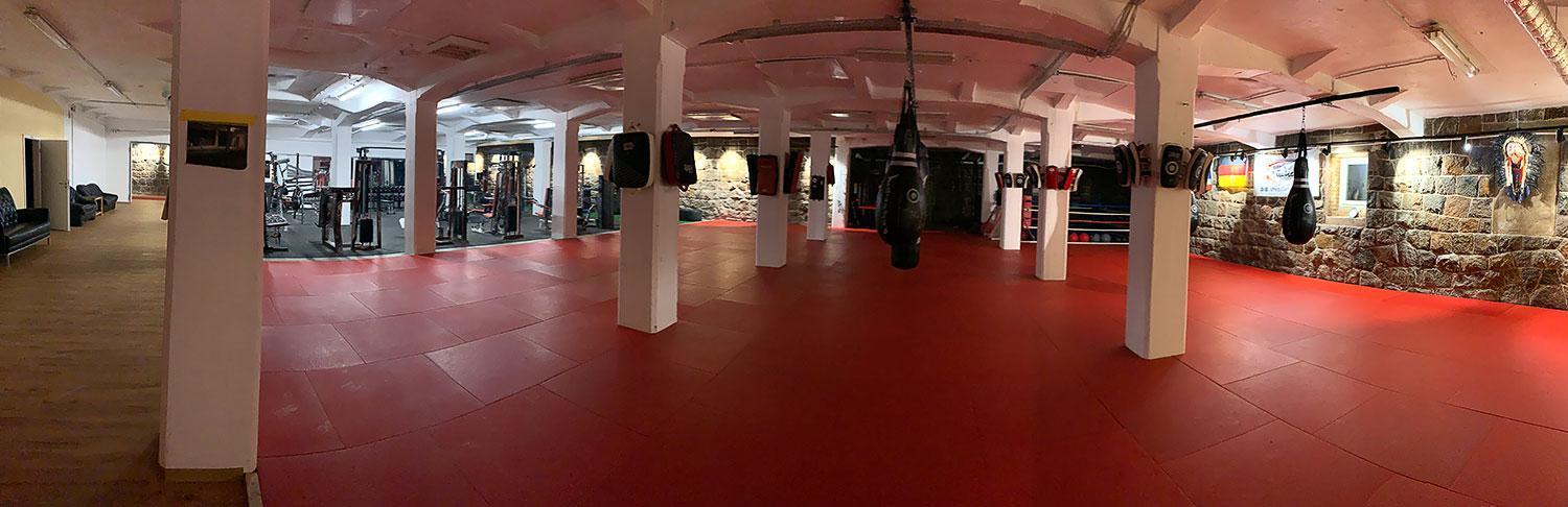 Hotel Zur Alten Stadtkellerei ライプツィヒ エクステリア 写真 The gym at the school