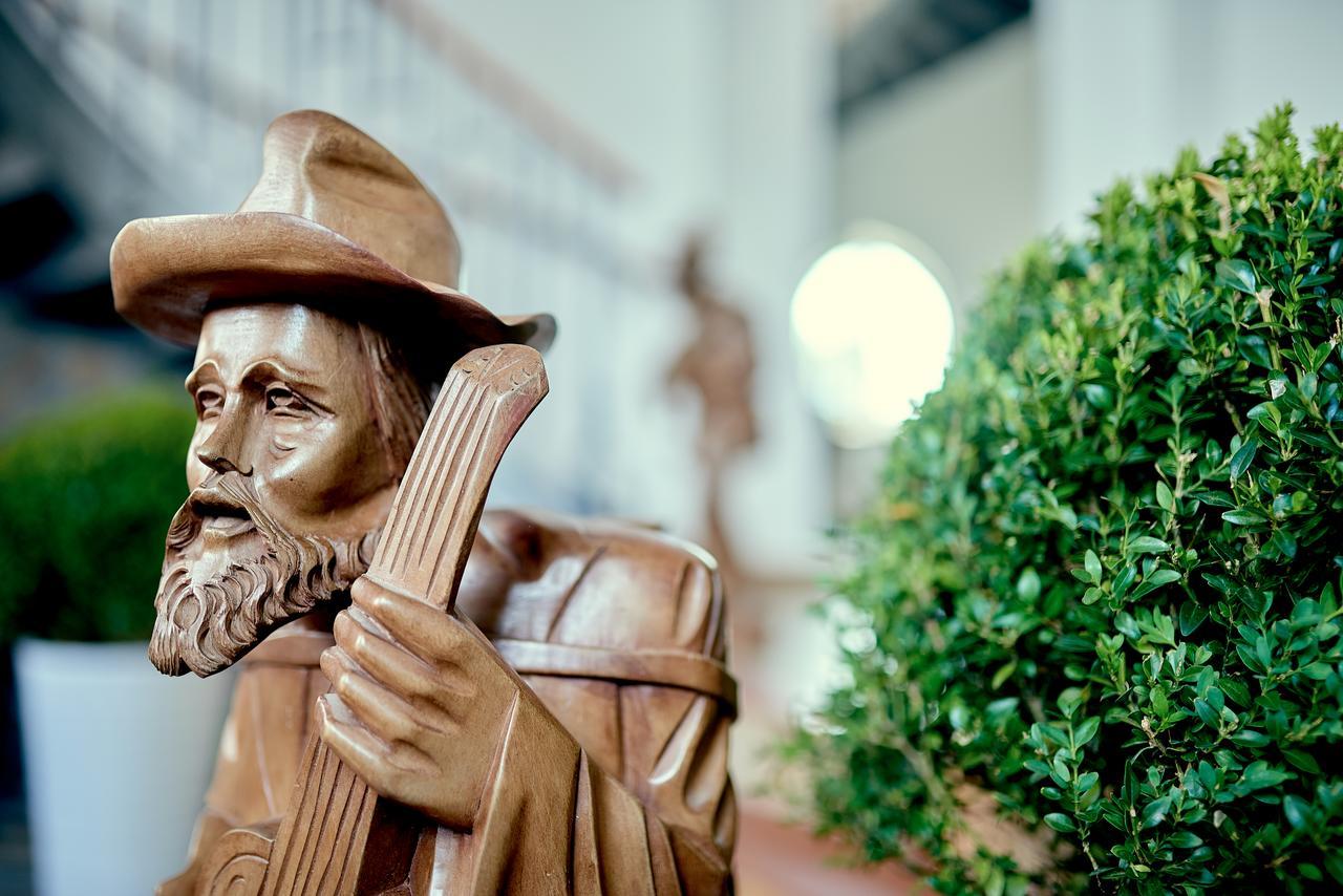 Hotel Zur Alten Stadtkellerei ライプツィヒ エクステリア 写真 Statue of Saint Isidorus the Farmer